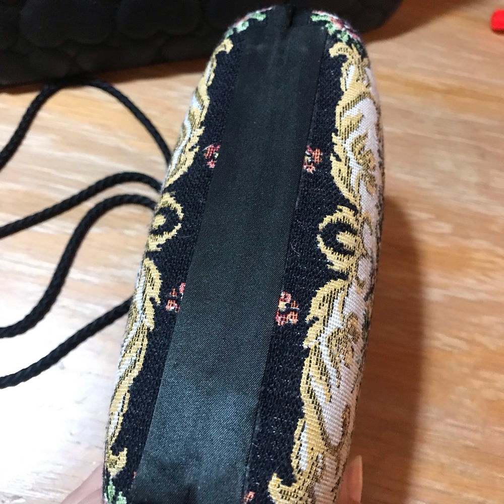 Vintage Floral Embroidery Hard Sided Small Purse - Picture 4 of 7